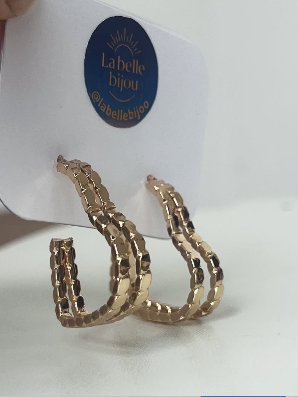 Argola coração dourada